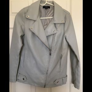 Omg! A perfect grey leather jacket